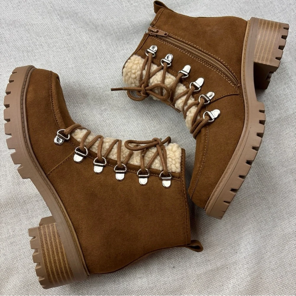 Sun + Stone Quiinn Lace-up Winter Lug Booties Size 5M